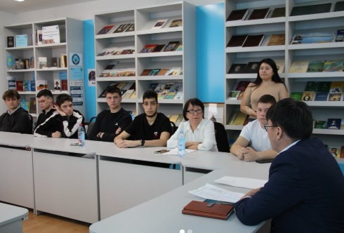 «Мемлекеттік тіл мәртебесі және жастар» атты дөңгелек үстел